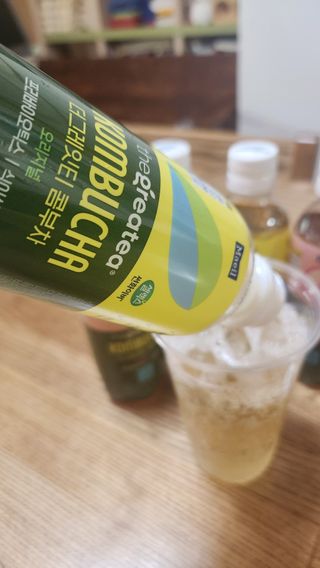 더그레잇티 콤부차 [매일유업] 더그레잇티 44kcal 콤부차 300ml *12개입 (오리지널 6개+베리리치 6개) — 5점을 준 리뷰어가 2023년 8월 올린 사용 사진