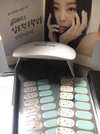 데싱디바 글레이즈 젤네일 시리얼 네일_4종 중 택 1 — 5점을 준 리뷰어가 2021년 9월 올린 사용 사진