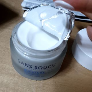산수시 아쿠아 베네핏 24h 수부지 물광 속건조 수분크림 50ml — 5점을 준 리뷰어가 2021년 7월 올린 사용 사진