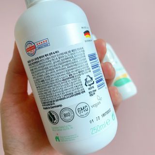 mom e 맘이 내추럴 베이비 케어 샴푸앤바스+로션 — 5점을 준 리뷰어가 2021년 1월 올린 사용 사진