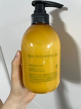 방방곳곳 편림초 마이크로바이옴 샴푸 — 2.5점을 준 리뷰어가 2022년 3월 올린 사용 사진