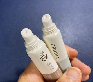 [후르디아] 올리브영 착한보습 비건 립버터 2종 — 5점을 준 리뷰어가 2022년 12월 올린 사용 사진