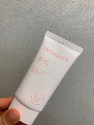 보타니티 촉촉수분자차 아쿠아핏 선 에센스 50ml + 보송톤업자차 징크 선 로션 50ml SPF50+ PA++++ (4/25) — 5점을 준 리뷰어가 2022년 4월 올린 사용 사진