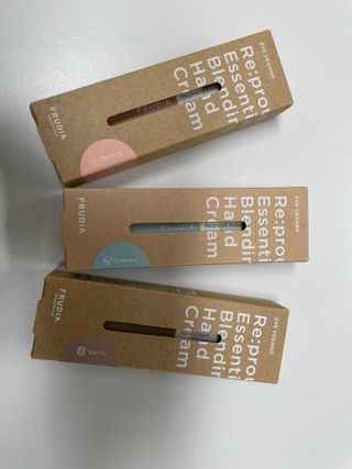 [후르디아] 끈적임 없는 착한성분 비건  핸드크림 3종 — 5점을 준 리뷰어가 2021년 11월 올린 사용 사진