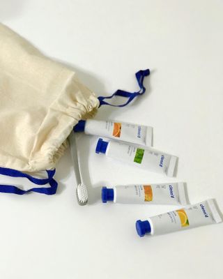 주식회사 클린디 [클린디] 파우치에 쏙 넣어 밖에서도 치아건강🦷 챙기기 [맞춤 칫솔 + 치약  + 파우치 구성] — 5점을 준 리뷰어가 2021년 12월 올린 사용 사진