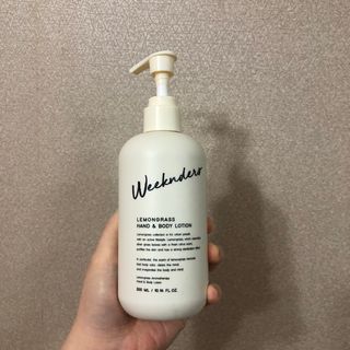 [위켄더스] 끈적임 없이 수분감을 채워주는 핸드& 바디로션 1종 랜덤발송 — 5점을 준 리뷰어가 2022년 5월 올린 사용 사진