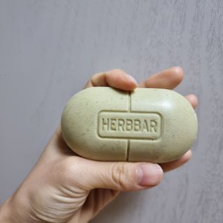 제이제이바이오 허브마사지바 올인원 알약비누 — 5점을 준 리뷰어가 2022년 1월 올린 사용 사진