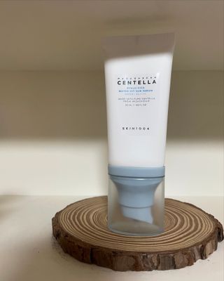 [스킨1004] 마다가스카르 센텔라 히알루-시카 워터핏 선세럼 50ml — 5점을 준 리뷰어가 2024년 6월 올린 사용 사진