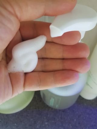 아미퓨어 [라이브] 피부장벽 강화를 위한 머랭 버블 클렌저 천연계면활성제로 온가족 사용가능 — 5점을 준 리뷰어가 2021년 6월 올린 사용 사진