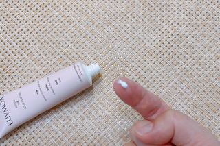 러브모아 향수 고체향수 승무원 고체향수 바르는 향수 니치향수 도손 우드세이지 앤 씨솔트 — 5점을 준 리뷰어가 2022년 9월 올린 사용 사진