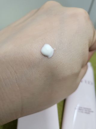 프리마인 선크림만 바꿨을 뿐인데 매일 물 2L챙겨먹고 기초케어 완벽하게 한 물빛피부 완성,셀라브UV프로텍터 — 5점을 준 리뷰어가 2023년 7월 올린 사용 사진