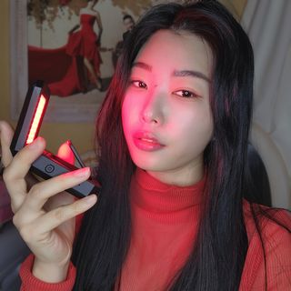 LEDi:Y(레이디) 에임텍 LED 뷰티디바이스 Ledi-y 레이디 — 5점을 준 리뷰어가 2023년 2월 올린 사용 사진