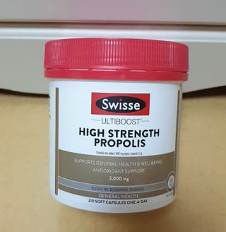 Swisse 스위스 고함량 프로폴리스 2,000mg 210정 — 5점을 준 리뷰어가 2021년 11월 올린 사용 사진