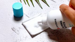 리더스코스메틱 리더스 카밍 바이오틱스 에센스 워터 — 5점을 준 리뷰어가 2021년 3월 올린 사용 사진
