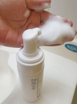 [바이로담] 저자극 약산성버블 폼 폼클렌징 150ml — 5점을 준 리뷰어가 2021년 4월 올린 사용 사진