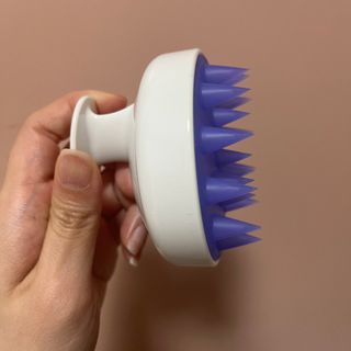 유메이 웰니스 샴푸 + 유메이 스칼프 브러쉬 — 5점을 준 리뷰어가 2022년 4월 올린 사용 사진