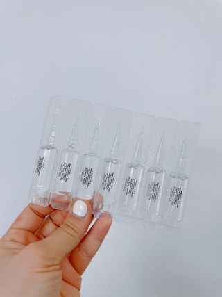 유니베르소 산소앰플 7일 집중케어 앰플 — 5점을 준 리뷰어가 2021년 6월 올린 사용 사진