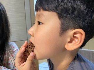 델리스 오트 밀키 초콜릿 바 — 5점을 준 리뷰어가 2022년 3월 올린 사용 사진