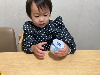 매일바이오 그릭요거트 오리지널 플레인 4개, 로스터리 커피믹스 4개 — 5점을 준 리뷰어가 2021년 12월 올린 사용 사진