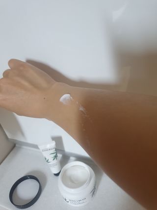 버텍스넘버원 버텍스 넘버원 햄프씨드오일 핸드밤, 바디크림 — 5점을 준 리뷰어가 2022년 3월 올린 사용 사진