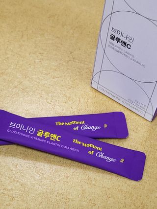 브이나인 글루타치온 비타민C 콜라겐 세라마이드 14포 1BOX — 5점을 준 리뷰어가 2022년 8월 올린 사용 사진