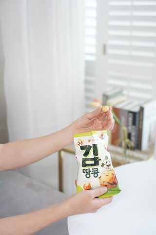 오리온 오징어땅콩의 짭짤고소 신제품, 구운김땅콩 — 5점을 준 리뷰어가 2022년 5월 올린 사용 사진