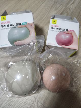 트라택 쿠셔닝 웨이트볼 0.5kg + 1kg SET — 4점을 준 리뷰어가 2022년 6월 올린 사용 사진
