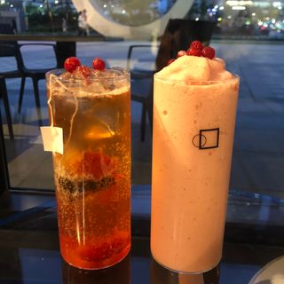 아방갤러리카페 용산아이파크몰점 [아방갤러리카페] 음료 택 2 +  베이커리 5종 중 택 1 — 5점을 준 리뷰어가 2021년 4월 올린 사용 사진