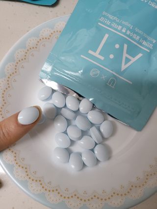 입 냄새 완화에 도움을 주는 에티켓 캔디 앳캔디 스트롱민트 — 5점을 준 리뷰어가 2021년 2월 올린 사용 사진