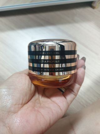 자민경 크레마카라콜 울트라 프로폴리스 하이드라 인텐스 크림 50ml — 5점을 준 리뷰어가 2021년 1월 올린 사용 사진