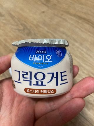 매일바이오 그릭요거트 오리지널 플레인 4개, 로스터리 커피믹스 4개 — 5점을 준 리뷰어가 2021년 12월 올린 사용 사진