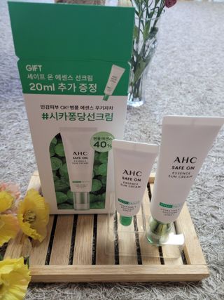 [AHC] 세이프온 에센스 선크림 올리브영 스페셜 증정 기획세트 — 5점을 준 리뷰어가 2022년 6월 올린 사용 사진