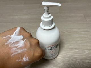 [닥터문] 프리미엄 알로에베라 선크림 500ml — 5점을 준 리뷰어가 2022년 5월 올린 사용 사진