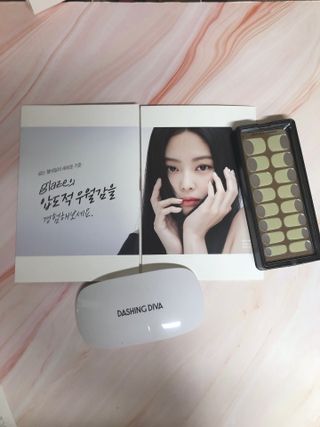 데싱디바 글레이즈 젤네일 스프링 프렌치 네일_5종 중 택 1 — 5점을 준 리뷰어가 2021년 9월 올린 사용 사진