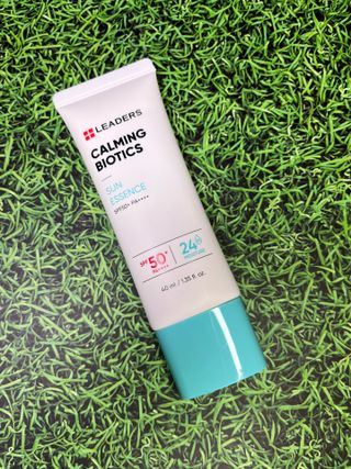 리더스코스메틱 리더스 카밍 바이오틱스 선 에센스 SPF 50+ PA++++ — 5점을 준 리뷰어가 2022년 6월 올린 사용 사진
