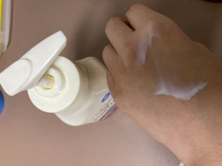 카프리나 프레쉬 산양밀크 모이스춰라이징 바디로션 350ml(오리지널향) — 3점을 준 리뷰어가 2022년 11월 올린 사용 사진