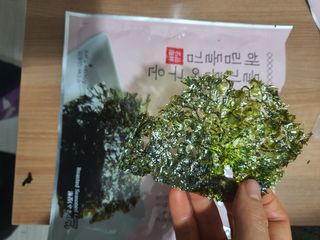 [해림맛김] 들기름에 구운 바삭바삭 김 4종 세트 + 1종 랜덤발송 총5개입 — 5점을 준 리뷰어가 2021년 2월 올린 사용 사진