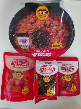 [서울시스터즈] CU 김치 4총사 세트-김치볶음밥, 김치큐브닭, 김치바삭김, 김치아몬드 — 4.5점을 준 리뷰어가 2021년 10월 올린 사용 사진