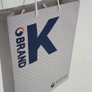 브랜드K 플래그십스토어 [브랜드K X 에이블루]박스탭 전선정리 인테리어 멀티탭 — 5점을 준 리뷰어가 2022년 1월 올린 사용 사진