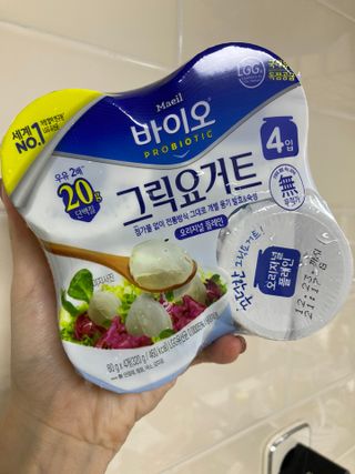 매일바이오 그릭요거트 오리지널 플레인 4개, 로스터리 커피믹스 4개 — 5점을 준 리뷰어가 2021년 12월 올린 사용 사진