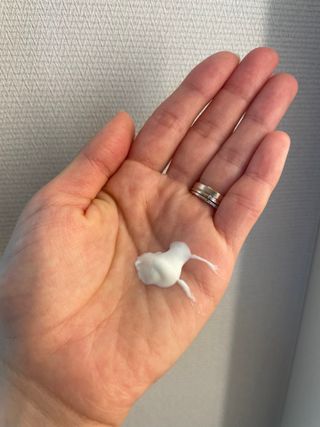 [스킨1004] 마다가스카르 센텔라 히알루-시카 워터핏 선세럼 50ml — 5점을 준 리뷰어가 2024년 5월 올린 사용 사진