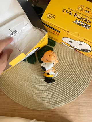 JHWORLD 스누피 마스크 정품 스누피 KF-AD 국내 비말차단 아동용 성인용 일회용 덴탈마스크 50매 — 5점을 준 리뷰어가 2021년 6월 올린 사용 사진