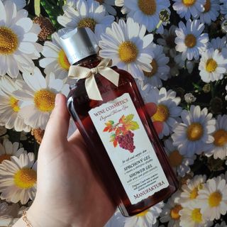 체코 비건화장품 마뉴팍투라 향좋은 와인 샤워젤 (300ml) — 5점을 준 리뷰어가 2022년 6월 올린 사용 사진