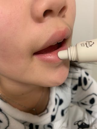 [후르디아] 올리브영 착한보습 비건 립버터 2종 — 5점을 준 리뷰어가 2022년 12월 올린 사용 사진