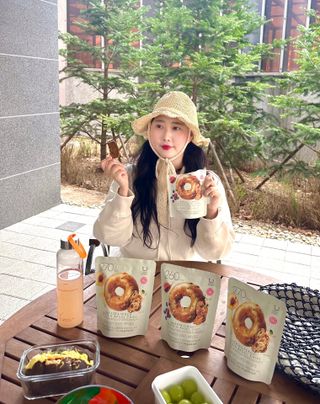 CJ올리브영 베리 & 체리 프로틴 베이글칩 / 치즈 & 복숭아 프로틴 베이글칩 — 5점을 준 리뷰어가 2023년 4월 올린 사용 사진