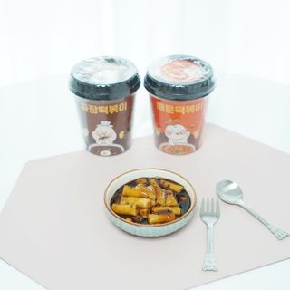 유비쿡 컵떡볶이 매운컵떡볶이2개/ 짜장컵떡볶이 2개  총 4개세트 — 5점을 준 리뷰어가 2021년 4월 올린 사용 사진