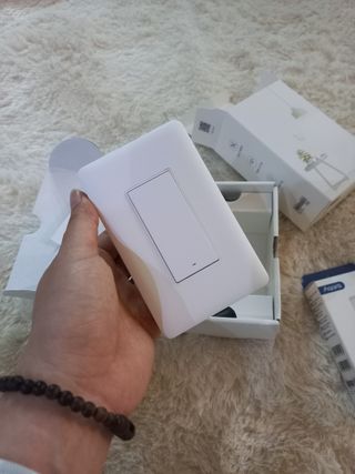 아카라 조명 스위치를 누워서 끄는 방법 (스마트 조명 스위치 2구 + 무선 리모트 스위치 1구 T1, 스마트 허브 E1) — 4점을 준 리뷰어가 2021년 12월 올린 사용 사진