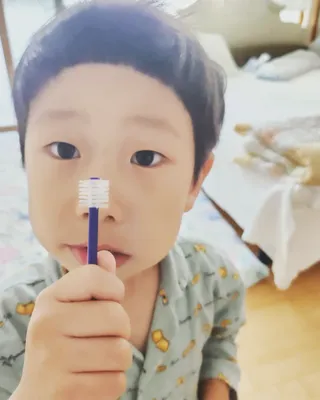 닥터데디스 안심저불소 키즈치약 (라즈베리, 청포도향 중 택 1) 60g +  여행용 미니 치약 15g — 5점을 준 리뷰어가 2022년 11월 올린 사용 사진