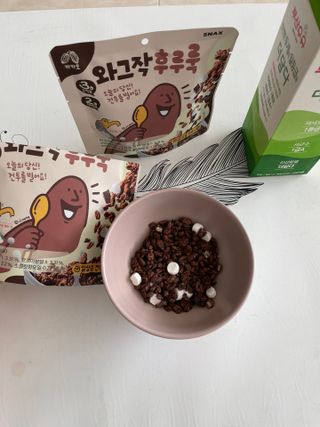 스낵스 와그작후루룩 3종_카카오2봉+아몬드2봉+딸기2봉 (총 6봉) — 5점을 준 리뷰어가 2024년 2월 올린 사용 사진