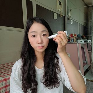 산수시 일루미네이팅 펄 영양 다크서클 스틱 아이 크림 케어 15ml — 5점을 준 리뷰어가 2021년 6월 올린 사용 사진